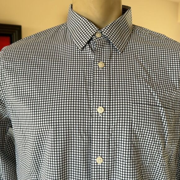 UNTUCKit Wagner black/white check slim fit button shirt. Light stretch. Large - Picture 3 of 9